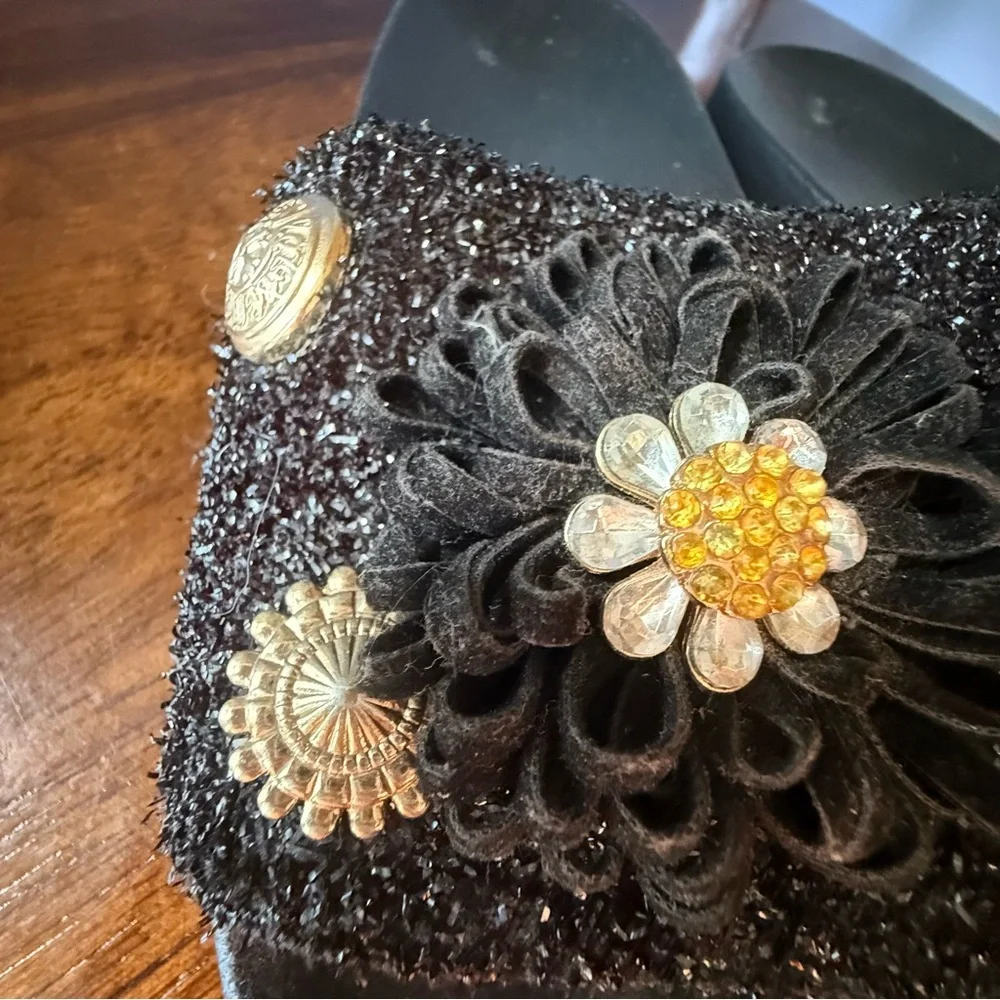 Size 10 women's sandals embellished pendants floral rhinestones, velvet heart - Picture 9 of 13